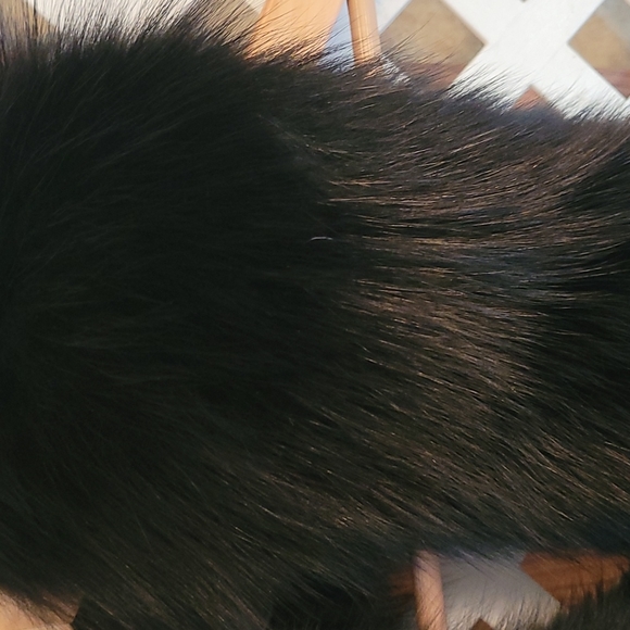 Andrew Marc 100% fox fur scarf - Picture 4 of 12